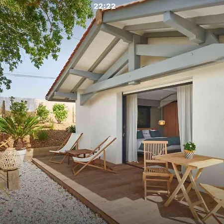 Le Cabanon Bed and Breakfast 4*